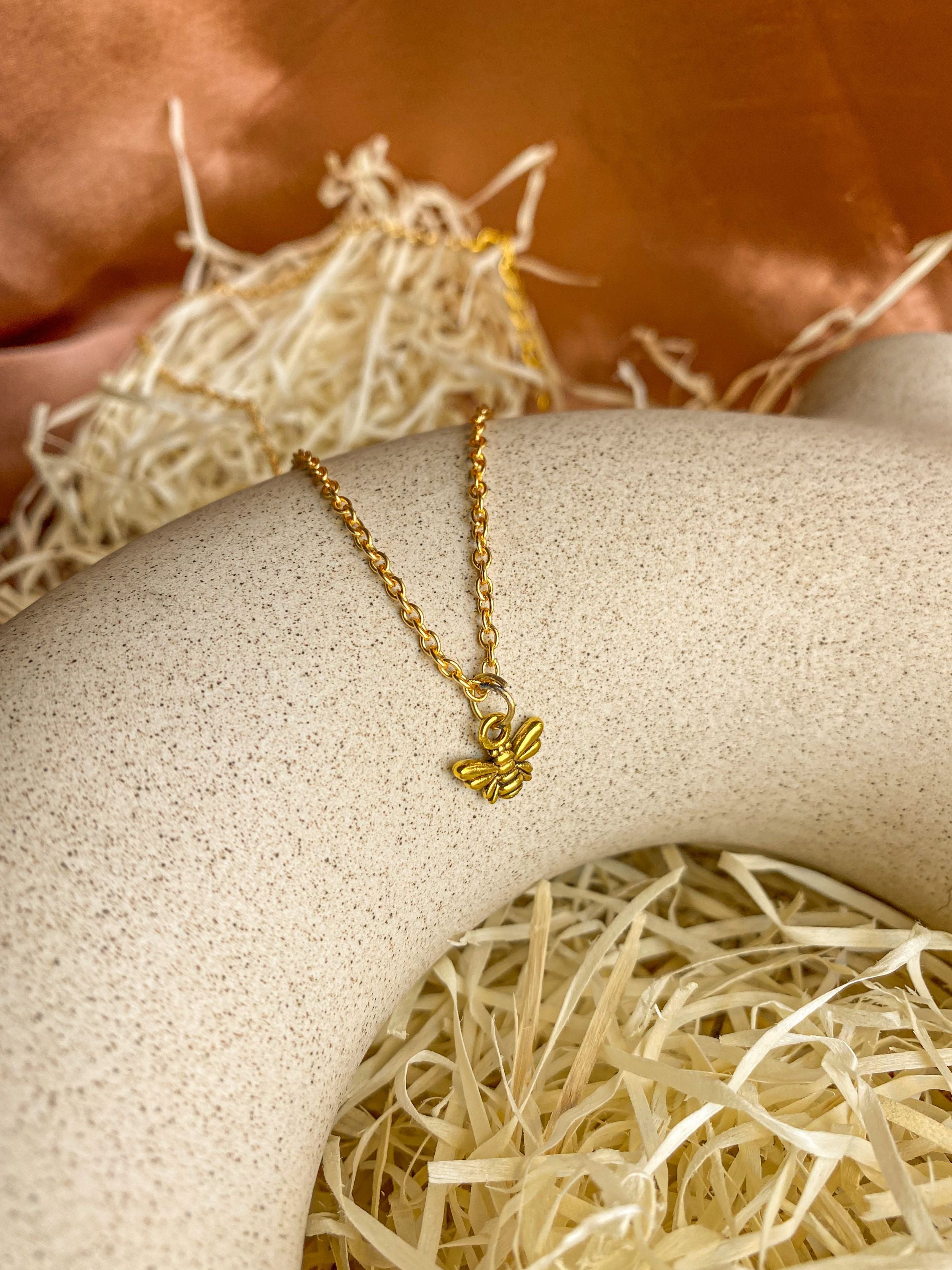 Dainty hot sale bee necklace