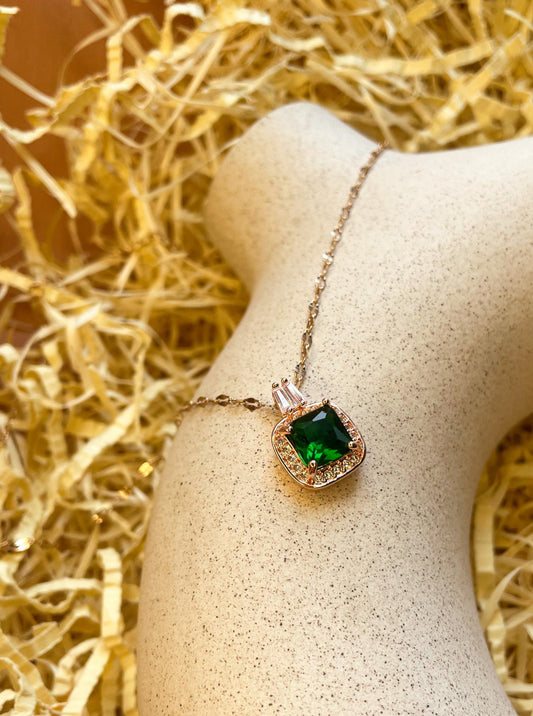 Victorian Emerald Round Square Gem Rose Gold Necklace: Green
