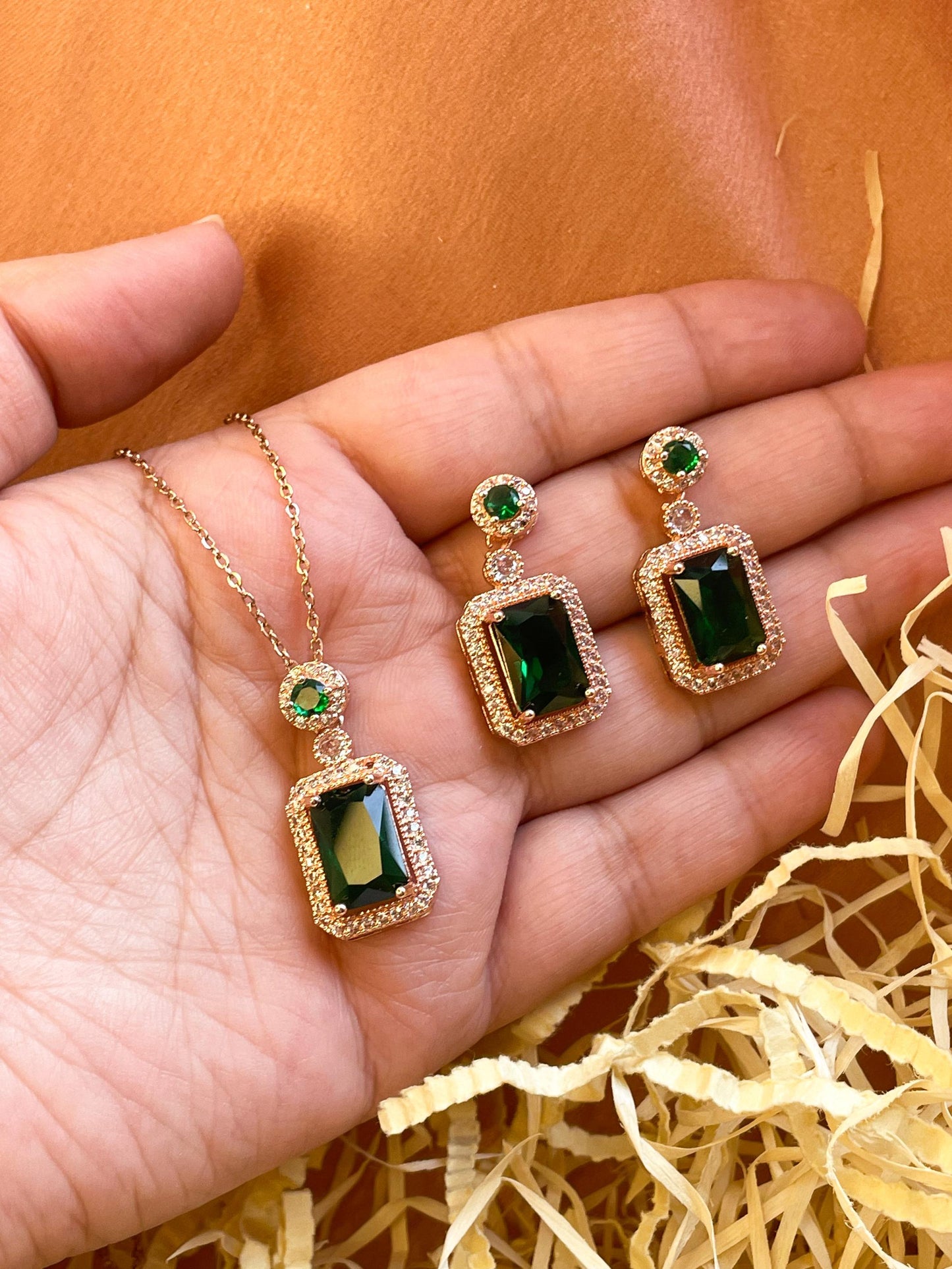 Regal Victorian Green Gemstone Necklace With Earrings Set