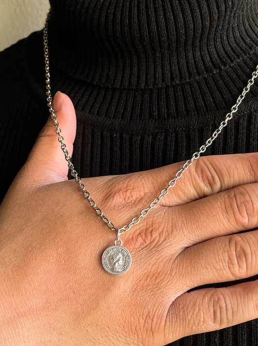 Shiny Elizabeth Coin Silver Pendant With Chain