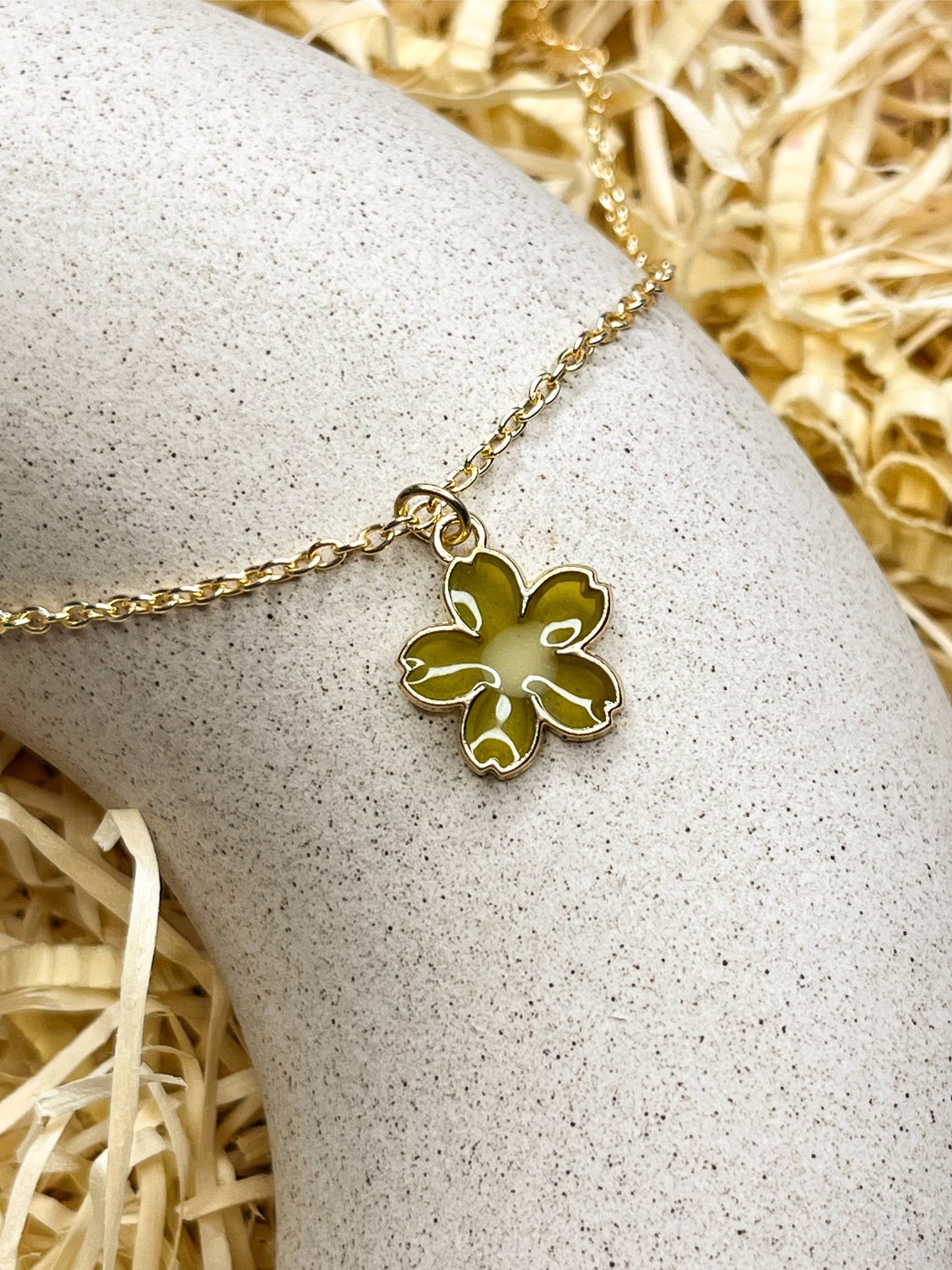 Small Glossy Flower Enamel Golden Necklace: Olive Green