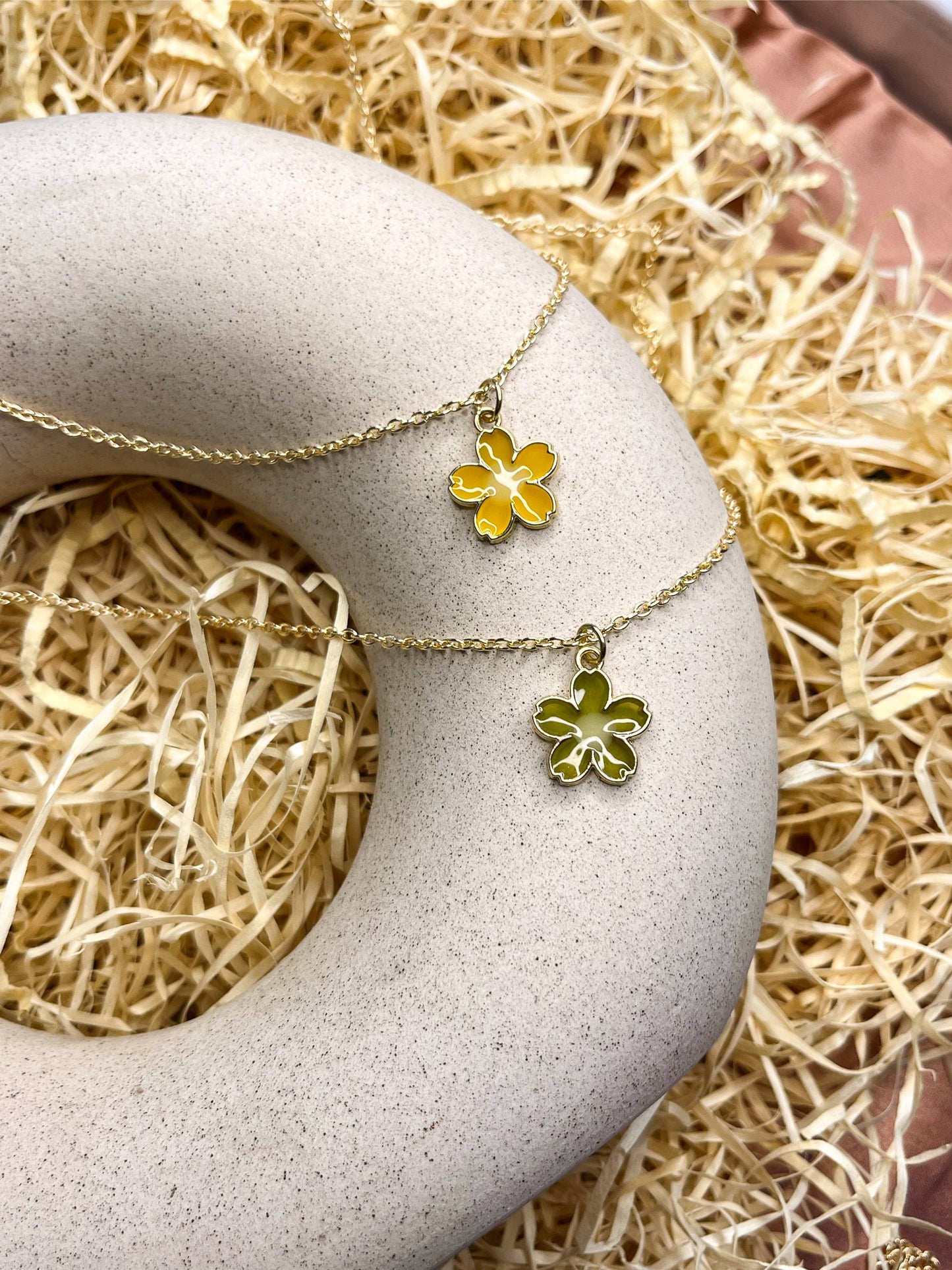 Small Glossy Flower Enamel Golden Necklace: Olive Green