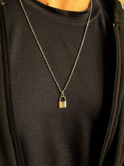 Silver Lock Pendant With Chain