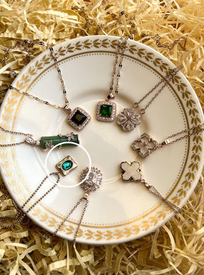 Regal Emerald Treasure Waterproof Necklace: Antique Gold